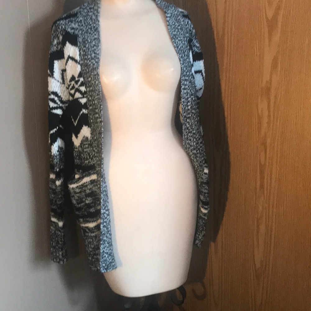 Mossimo small long sweater with pockets Aztec